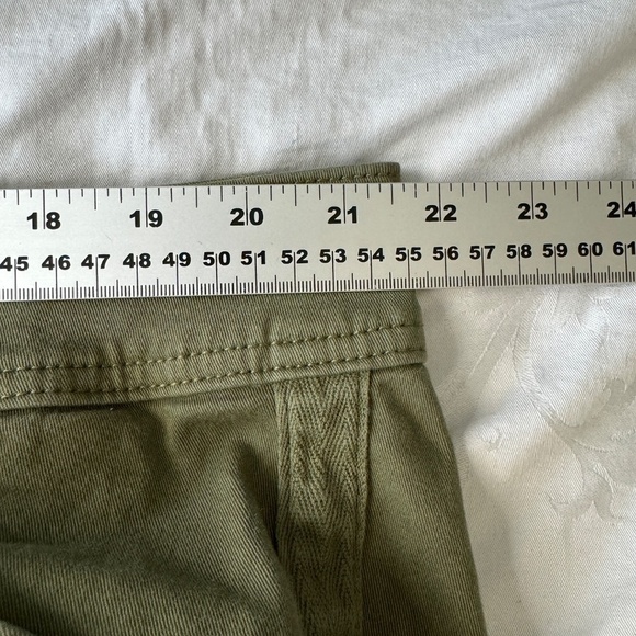 Torrid Women's High-Rise Army Green Chino Cropped Pants Size 22 Pockets‎ - Picture 9 of 13